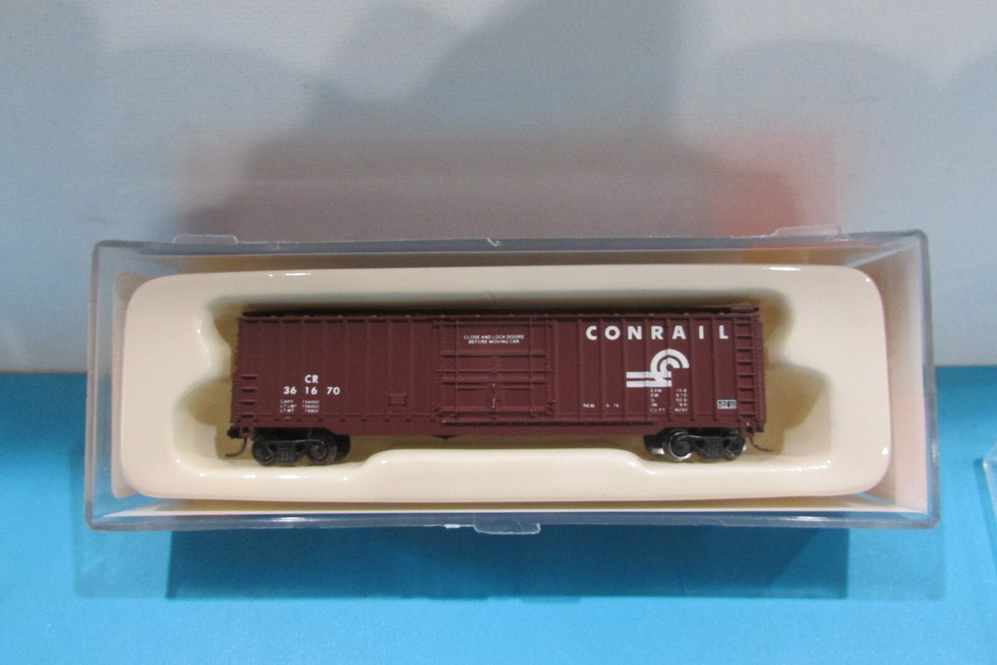 N Scale Con-Cor 0001-147102 50' Rib-Side Box Car CONRAIL