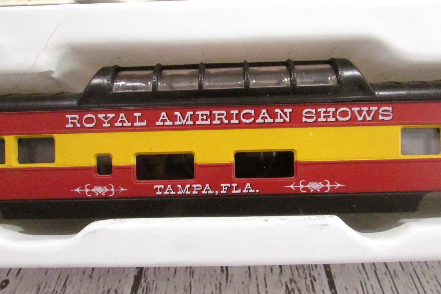 HO Scale Con-Cor (3) Royal American Shows Passenger Cars Kits  Lot#3335