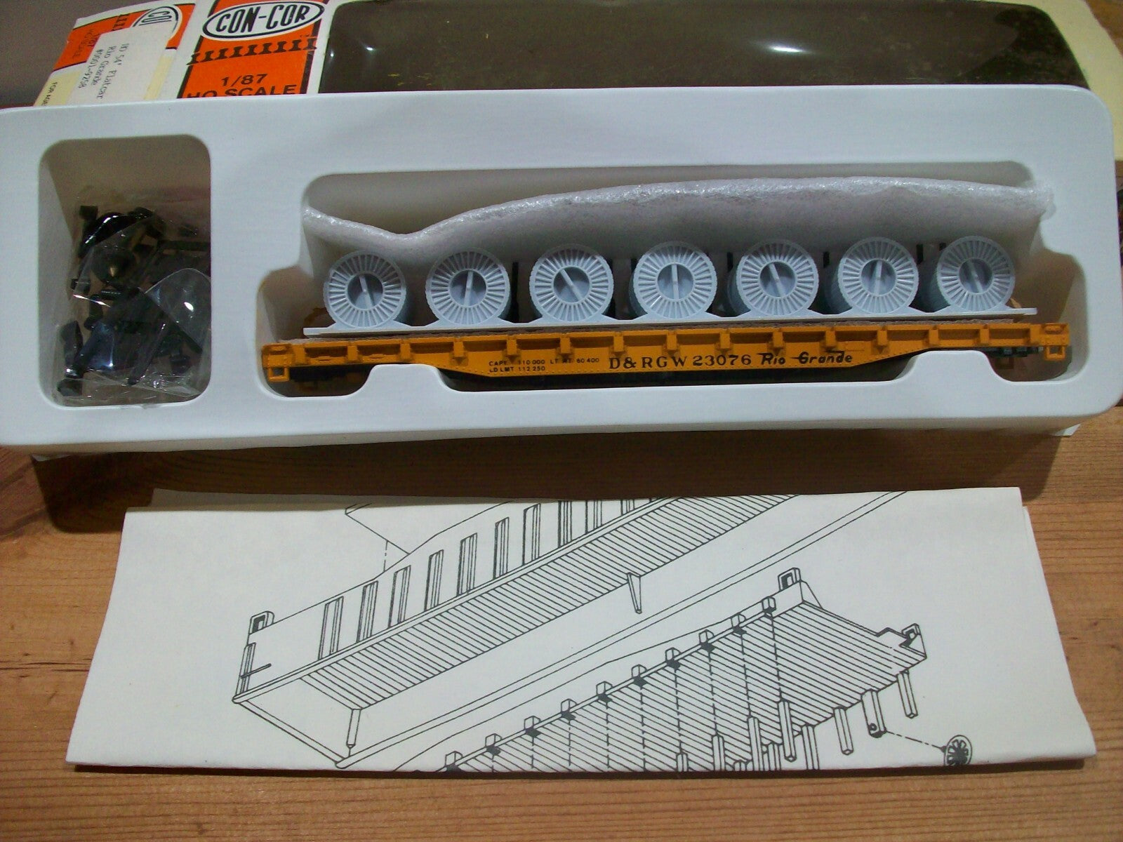 HO Scale Con-Cor 54' Flat Car Kit w /Load Rio Grande Lot#3869