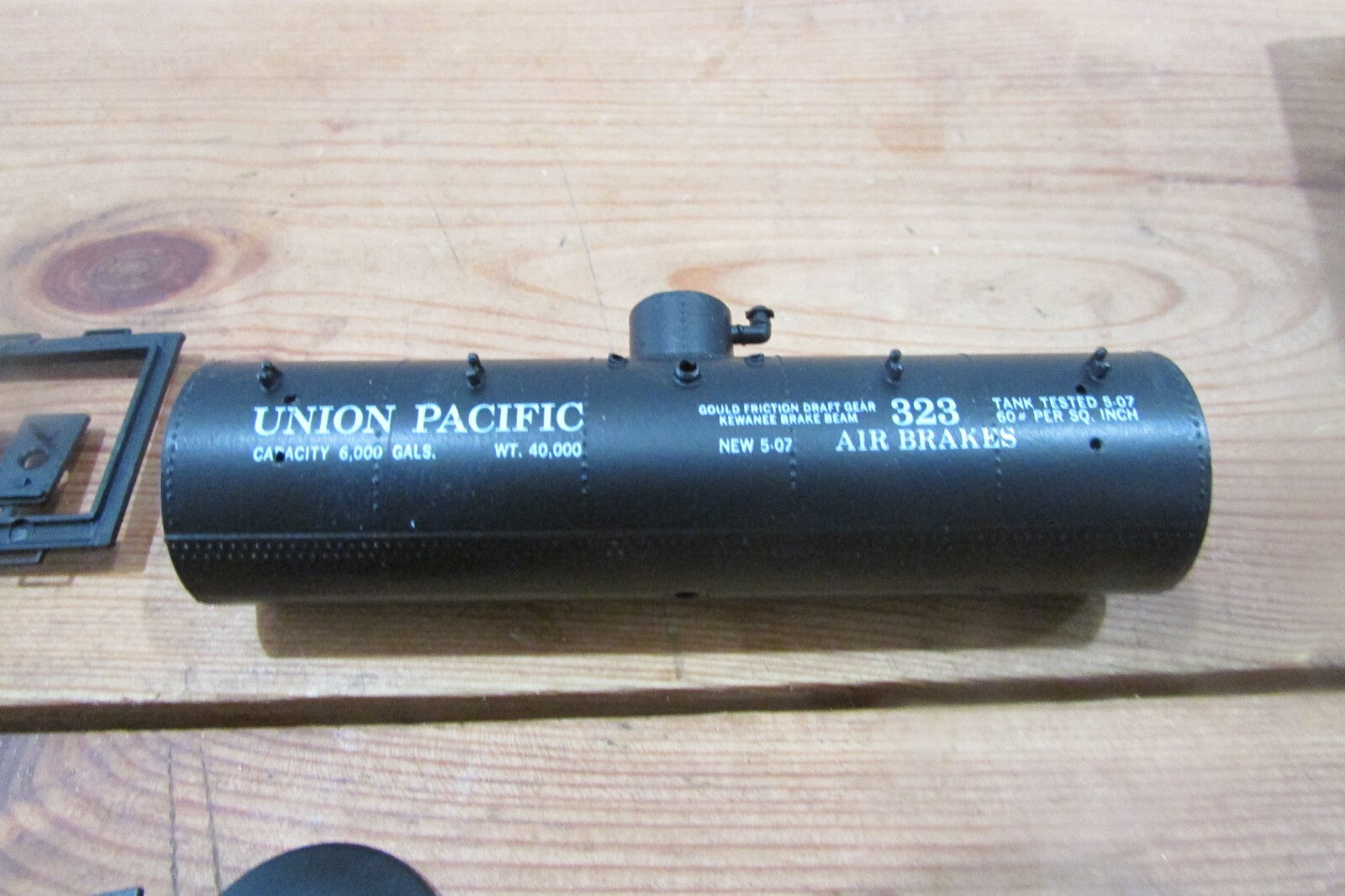 HO Scale Roundhouse 3365 Tank Car Old Timer Union Pacific RH4319