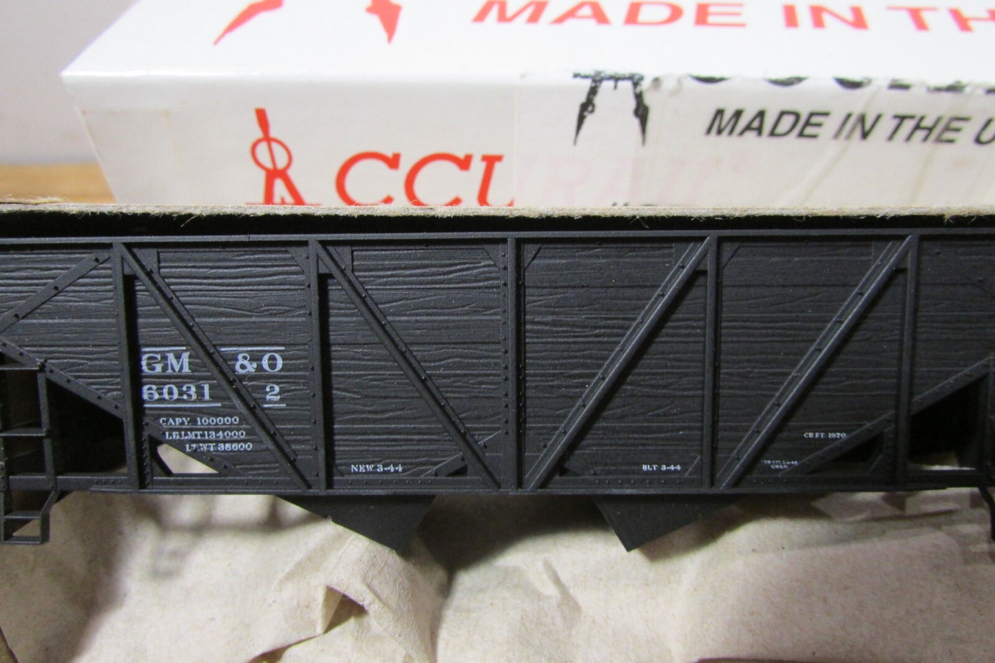 HO Scale Accurail 2719 3Pack Wood Side Hopper GM & O  Lot#3735