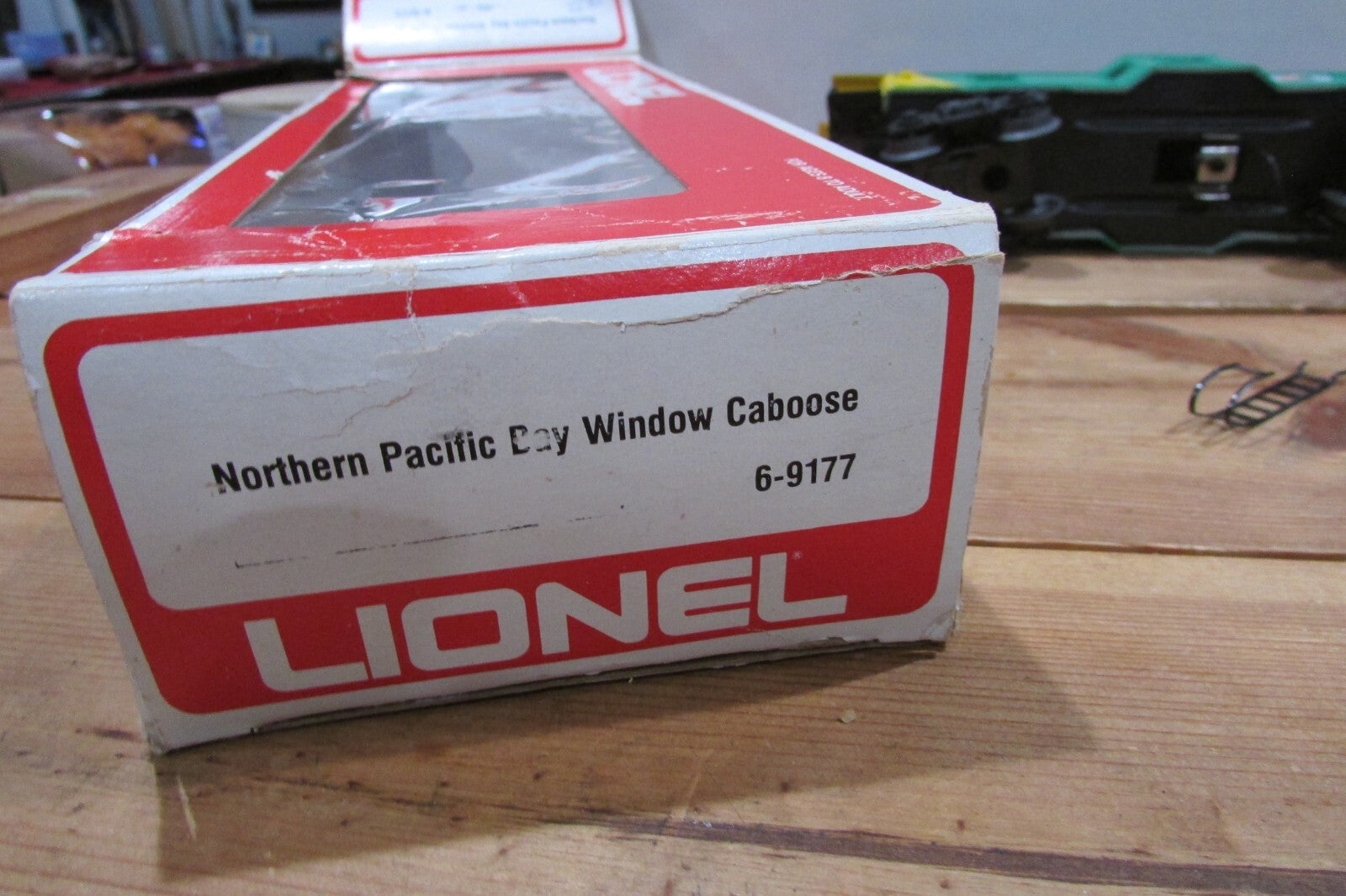 O Gauge  Lionel 6-9177 Northern Pacific Bay Window Caboose