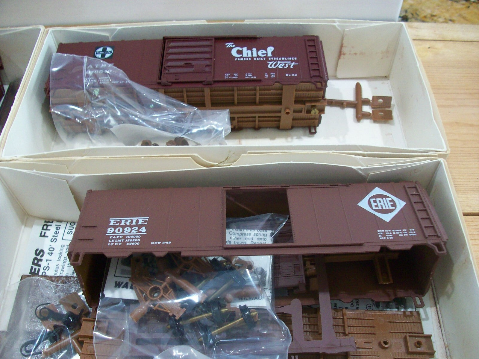HO Scale (4) Walthers Assorted Freight Cars New Kits Lot#4072