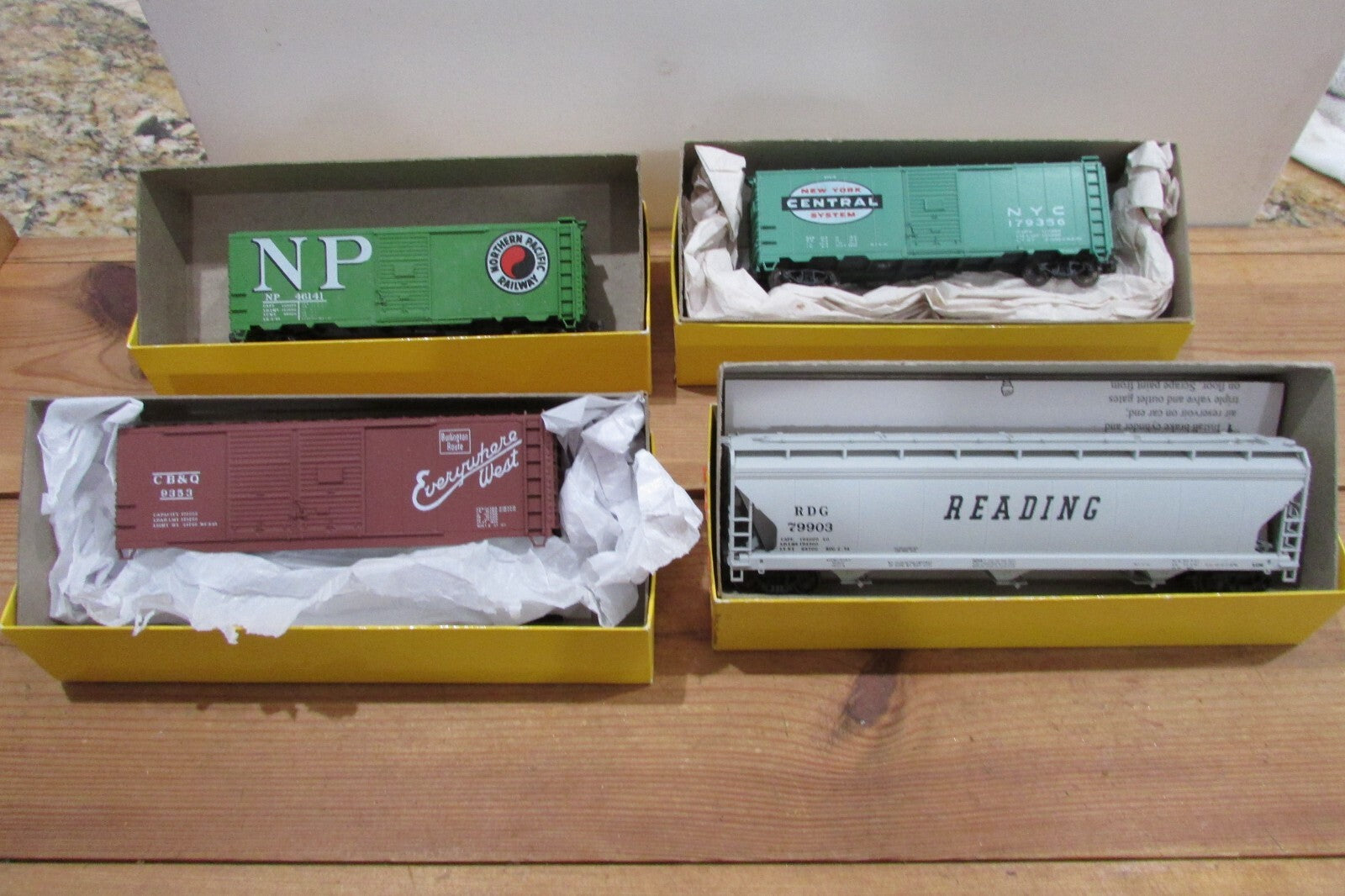HO Scale Accurail (4) Assorted Freight Cars Kit/RTR Lot#3996