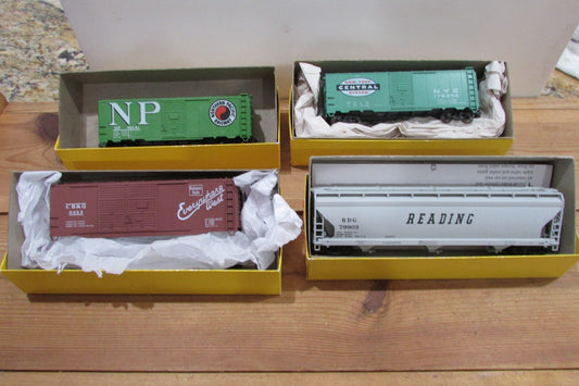 HO Scale Accurail (4) Assorted Freight Cars Kit/RTR Lot#3996