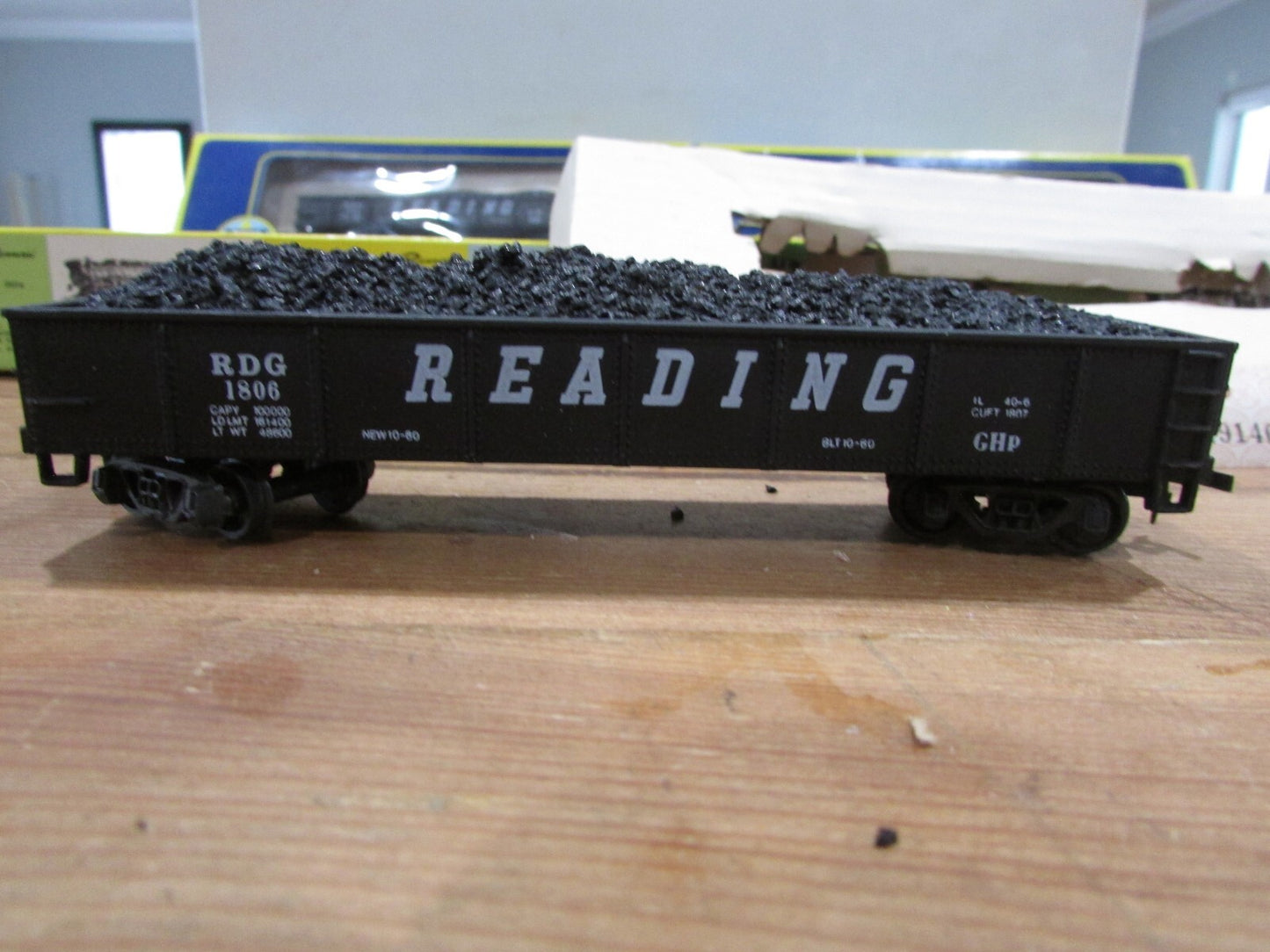 HO Scale AHM 5536 (6) Gondolas Cars #1806 with Black Load "Reading" Lot#3578