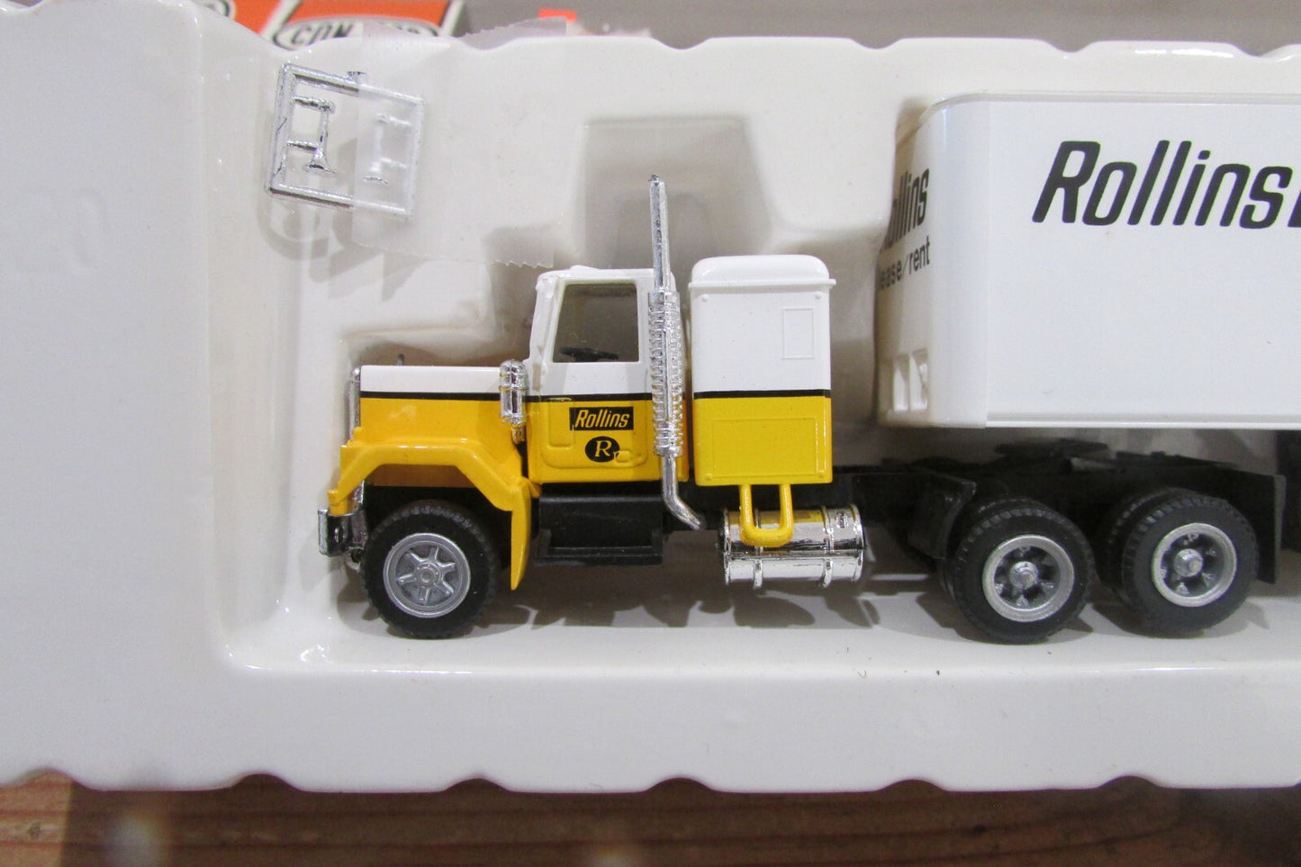 HO Scale Con-Cor 04-001017 Tractor Plus Trailer Rollins Lot#3761
