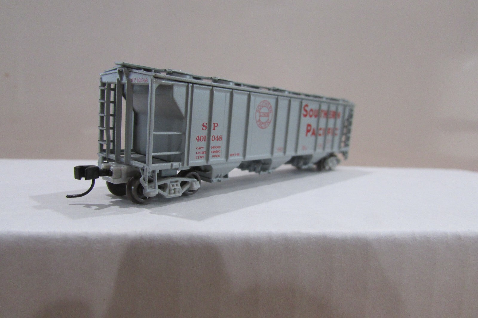 N Scale Athearn  11386 PS Covered Hopper " Souther Pacific"