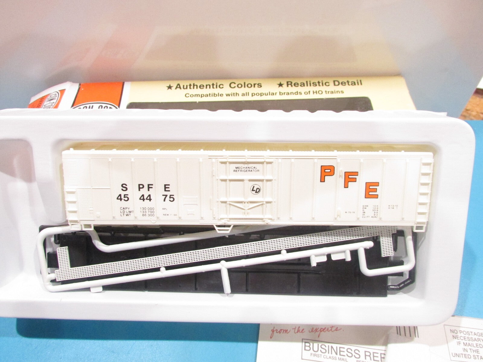 Ho Scale Con-Cor 01-009804-4 57' Mechanical Reefer PFE White Car Lot#1503