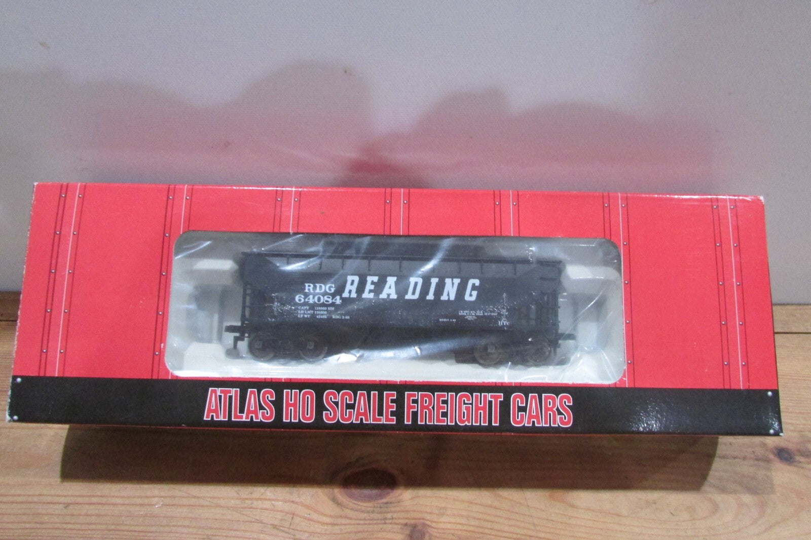 HO Scale Atlas 1860 2 Bay Offset Side Hopper READING #64084 Lot#4216