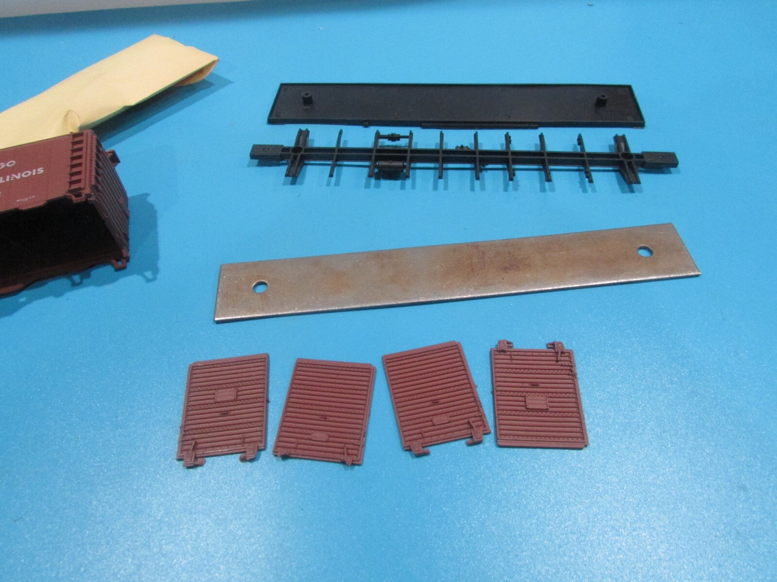 HO Scale Athearn 1306 50' DBL Door Box Car Kit  Chicago & Eastern-Illinois