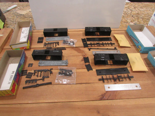 HO Scale Roundhouse & Athearn (4) Assorted Car Kits  Lot#1906