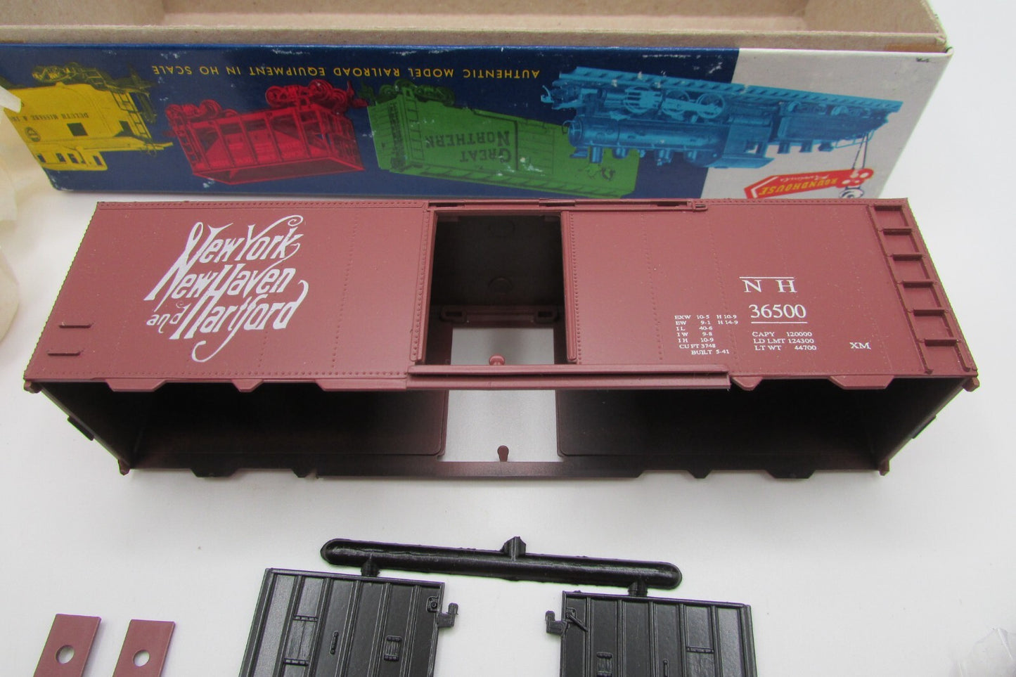 HO Scale RoundHouse 7742 40' Box Car Kit New Haven-BCR RH4790