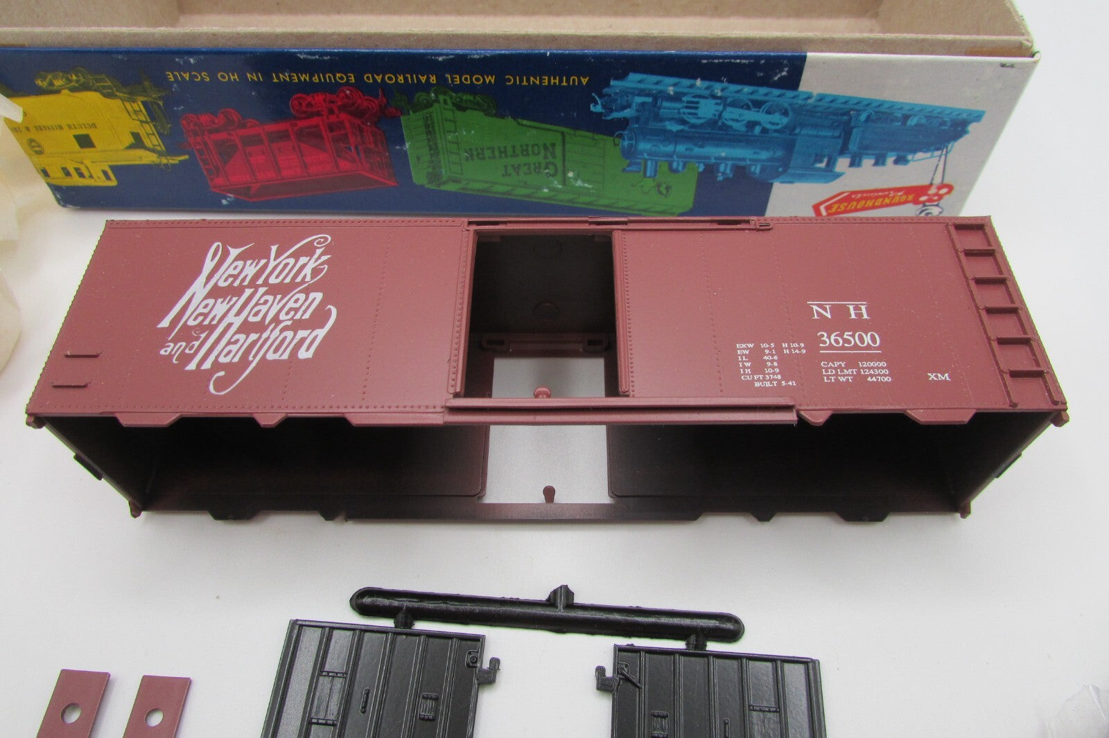 HO Scale RoundHouse 7742 40' Box Car Kit New Haven-BCR RH4790