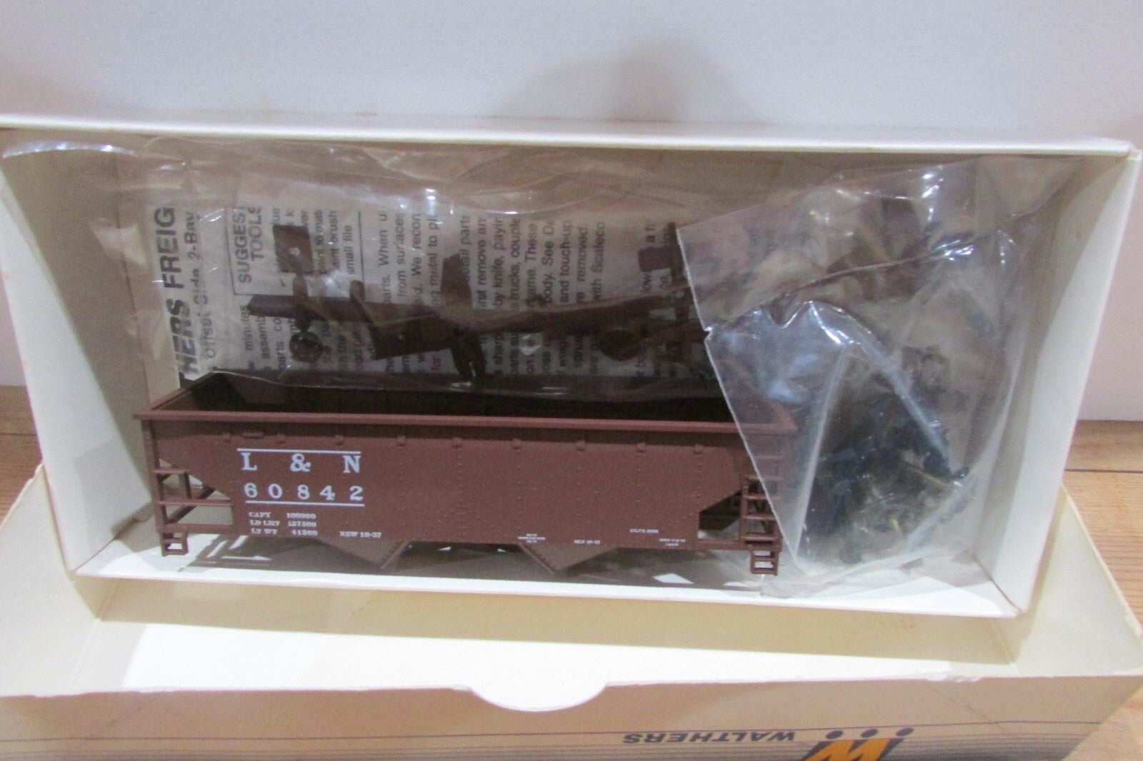 HO Scale Walthers 932-2956 36' Offset Hopper L&N #60842