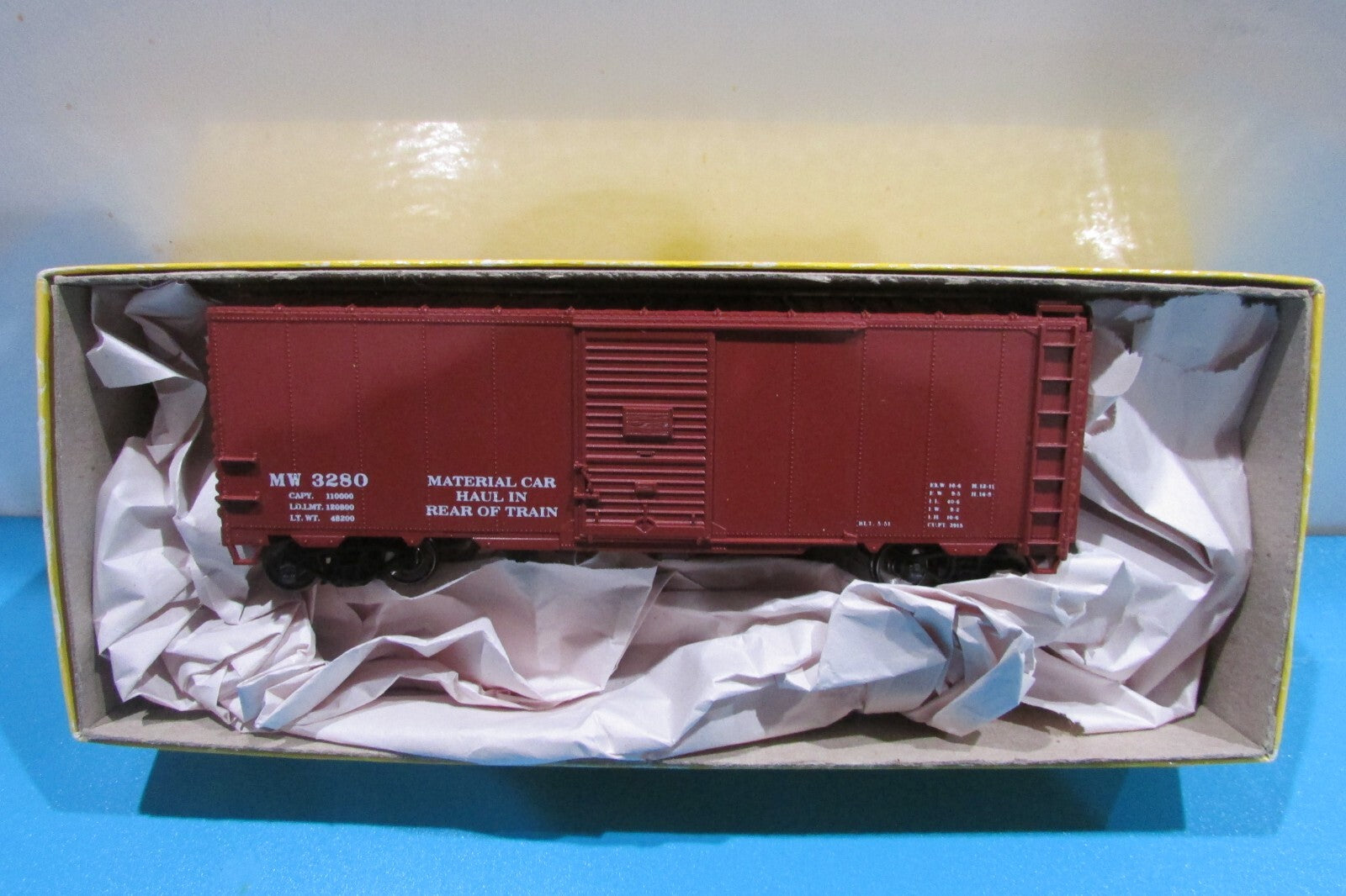 Ho Scale Accurail 3285 40' Steel AAR BoxCar M of W (oxide) Lot#0691