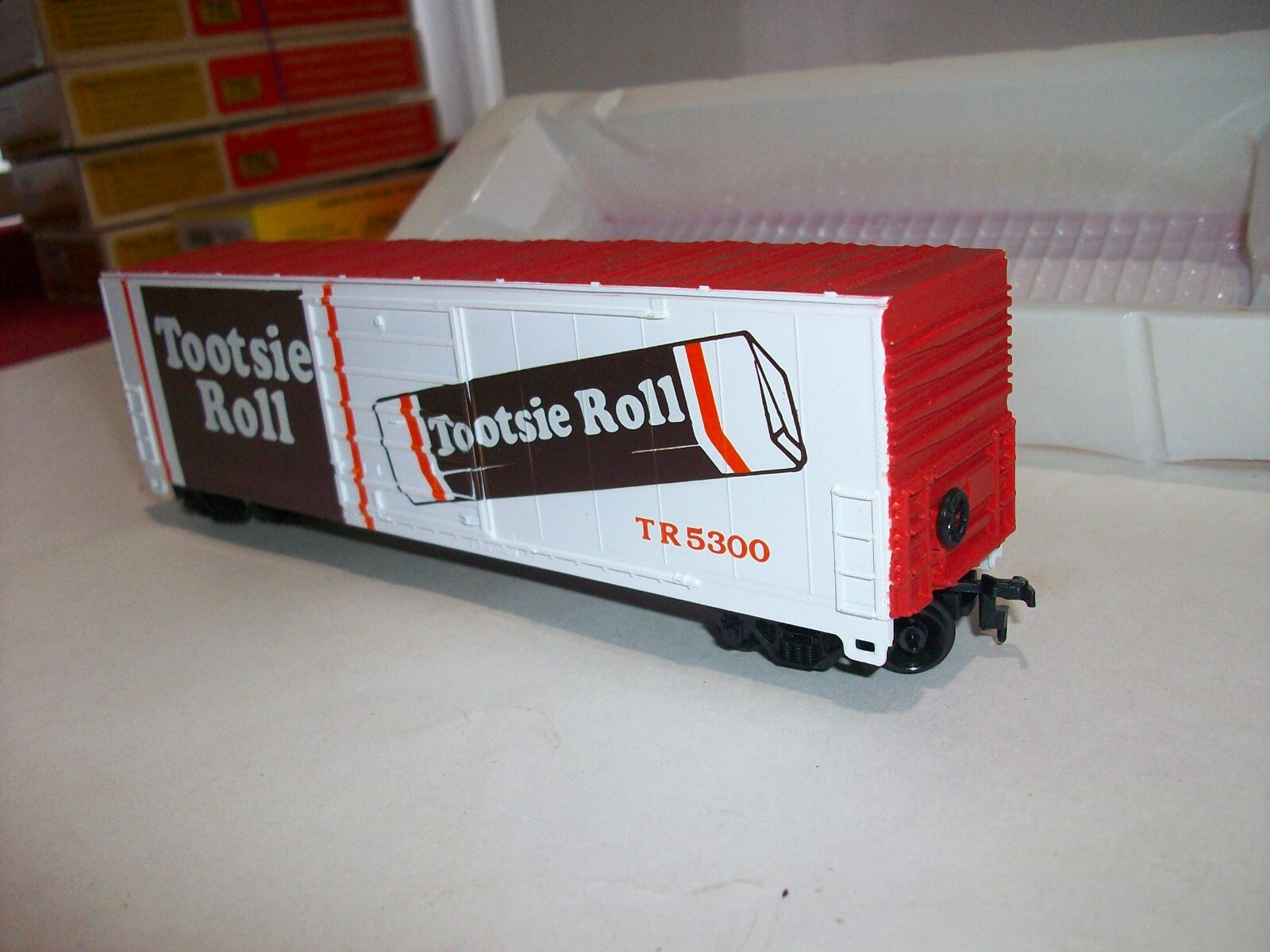 Ho Scale Life-Like 8422 50' Boxcar Toosie Roll Lot#0470