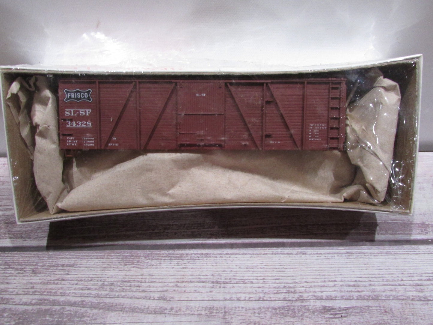 HO Scale Accurail 7208 Wood DRS, Metal End Box Car FRISCO SL-SF 34328