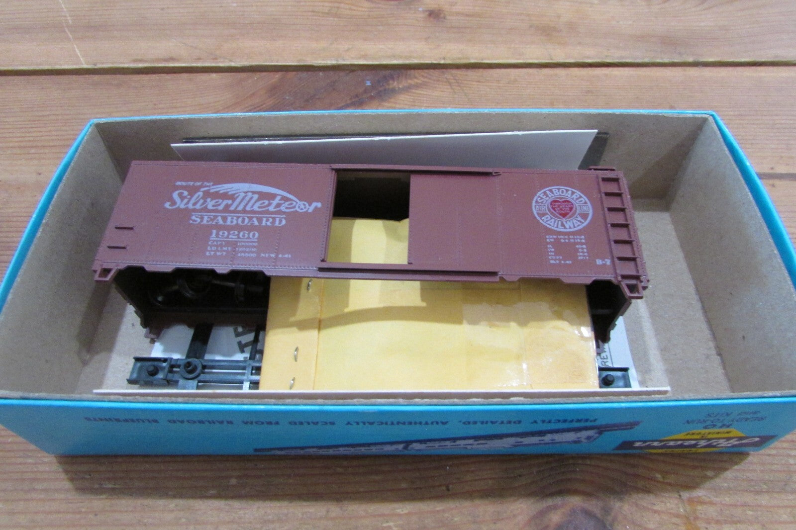 HO Scale Athearn 5004 40ft Box Car Kit SEABOARD ATH4566