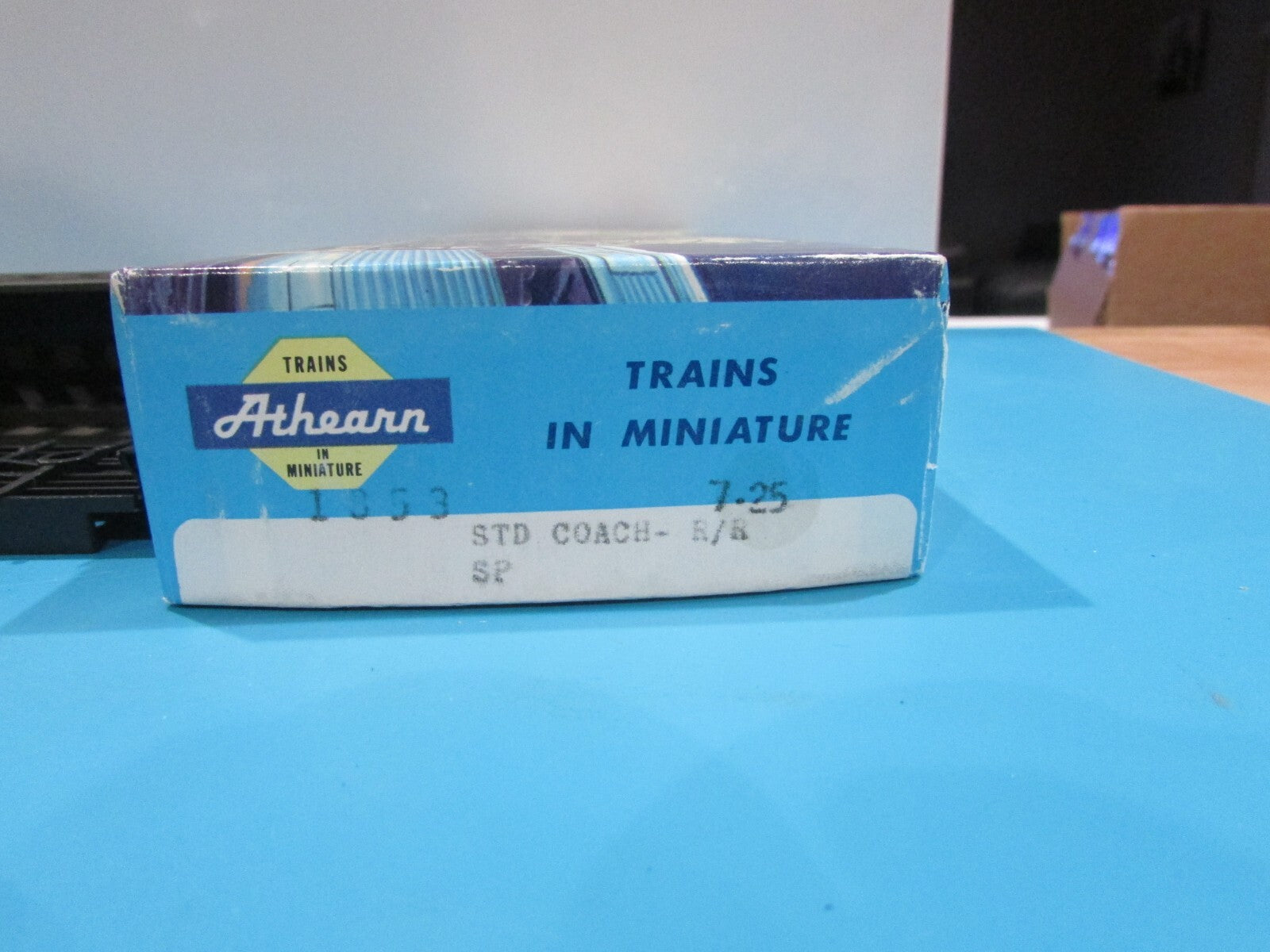 HO Scale Athearn 1853 Coach Passenger Car Southern Kit  Lot#1527
