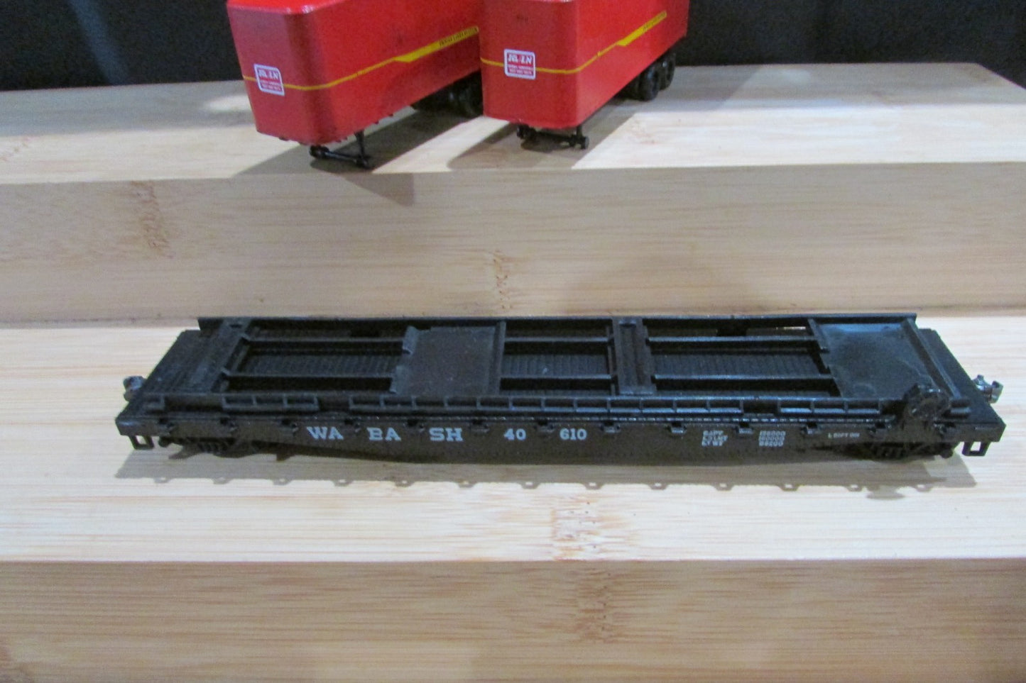HO Scale Athearn 1403 50ft Flat Car Wabash w/ 2 Trailer ATH5190