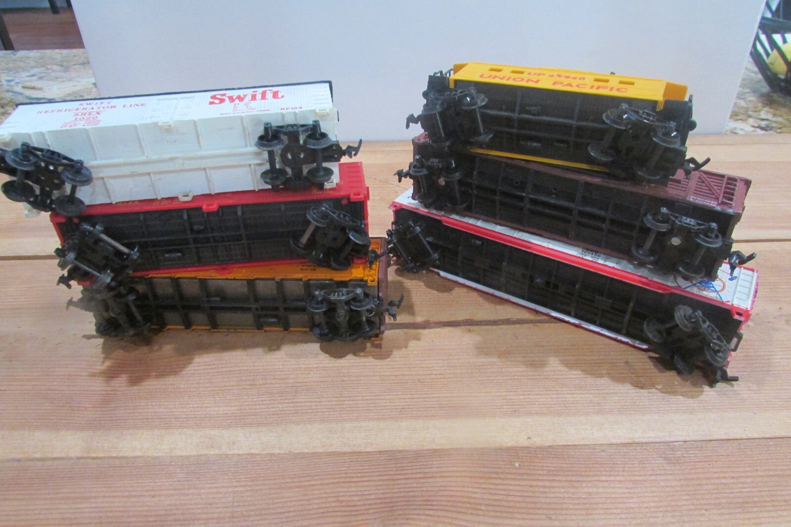 HO Scale (6) Assorted Freights Cars Lot#0329