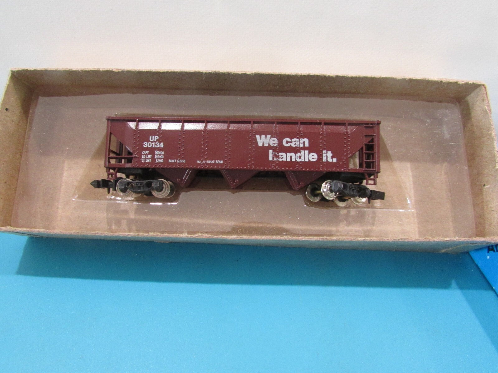 N Scale Con-Cor 1652G 40' Steel Hopper Union Pacific