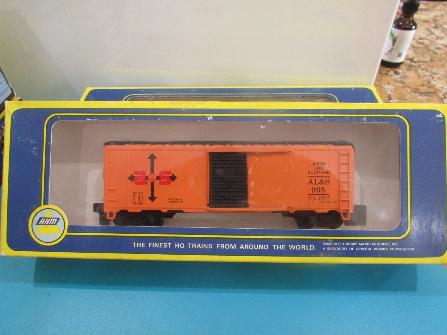 HO Scale (5) AHM Assorted Cabooses & Freight Cars Lot#2016