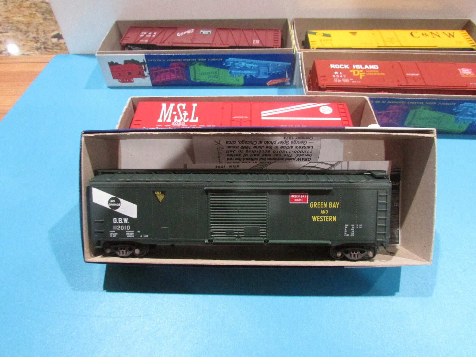 HO Scale Roundhouse(5)  Assorted Freight Cars RTR Lot#2267