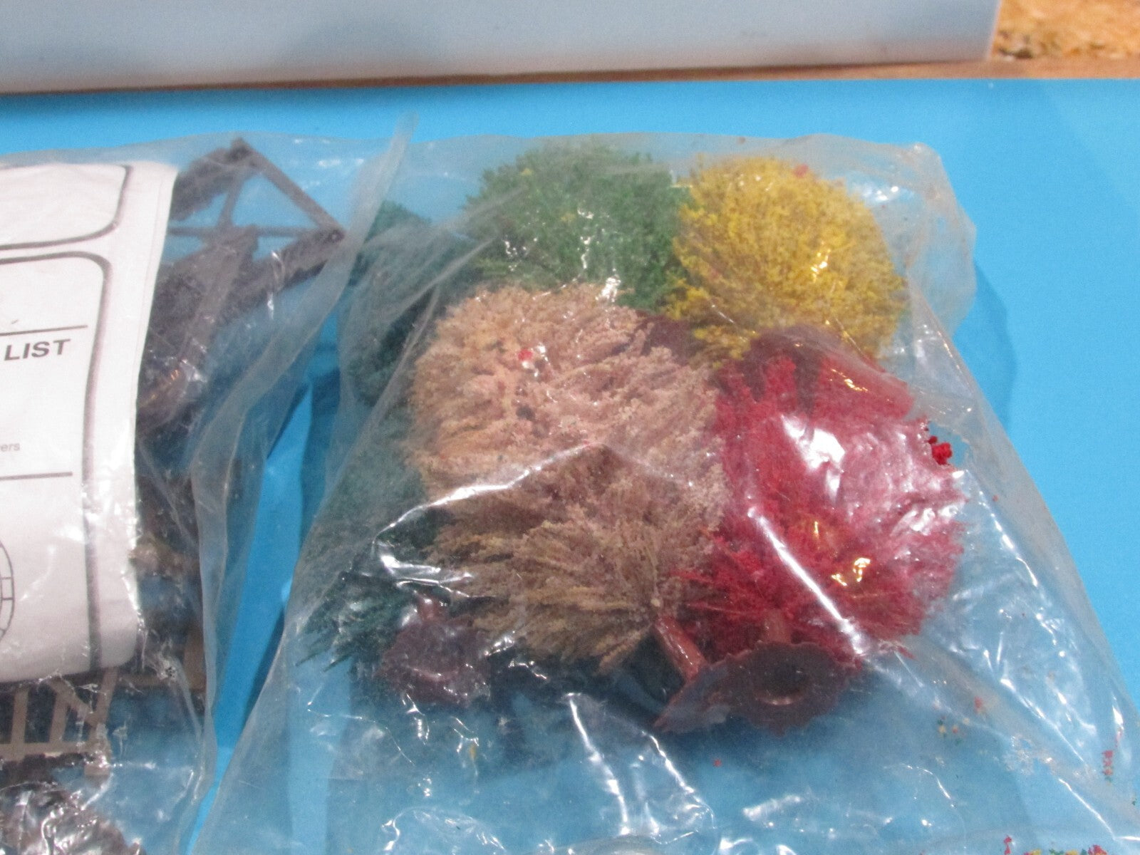 Ho Scale Life-Like ,Trees ,Bridge and Trestle Set Kit Lot#1328