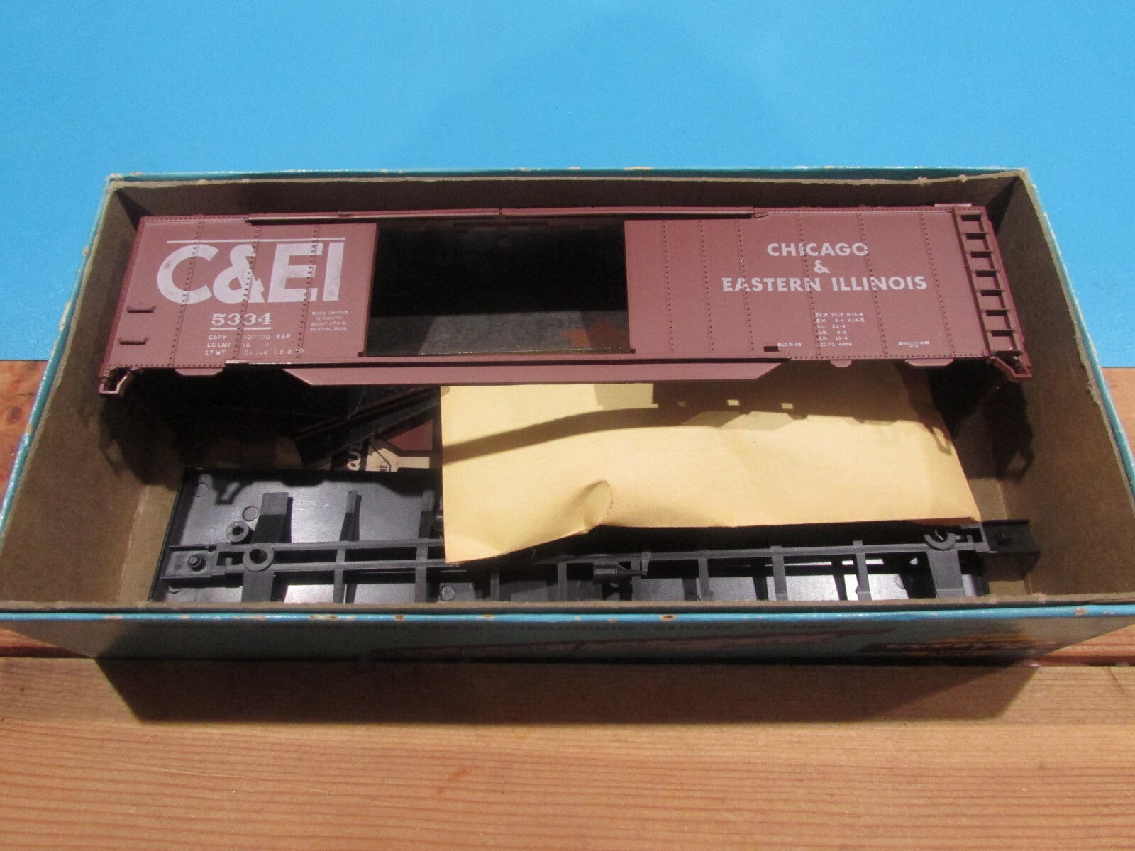 HO Scale Athearn 1306 50' DBL Door Box Car Kit  Chicago & Eastern-Illinois
