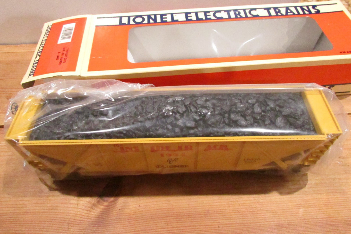 O Gauge Lionel 6-19930 Lionel Railroader Club 4-Bay Hopper with Load  Lot#3348