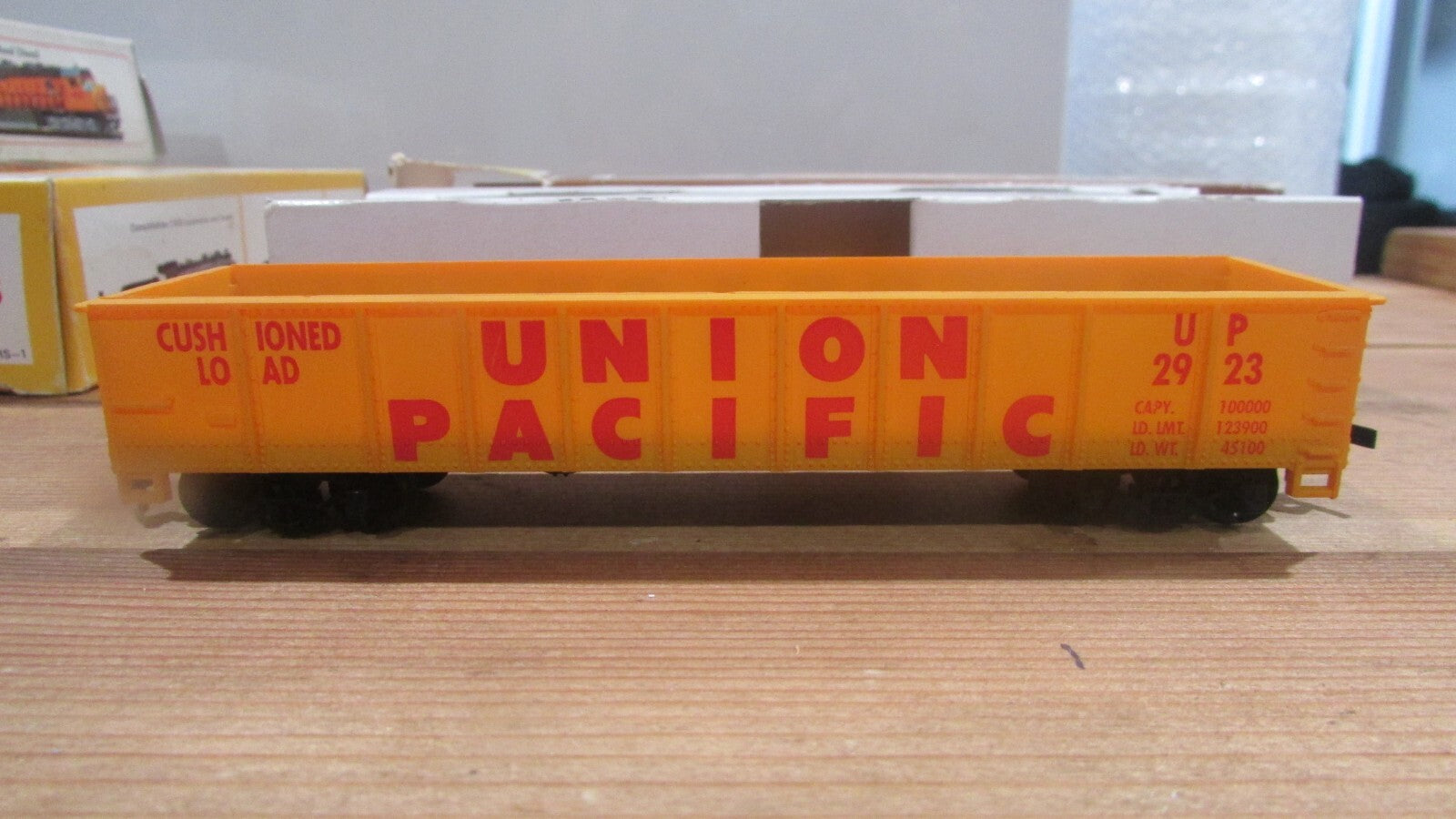 HO Scale (4) Assorted Freight Car Union Pacific LOT#0287