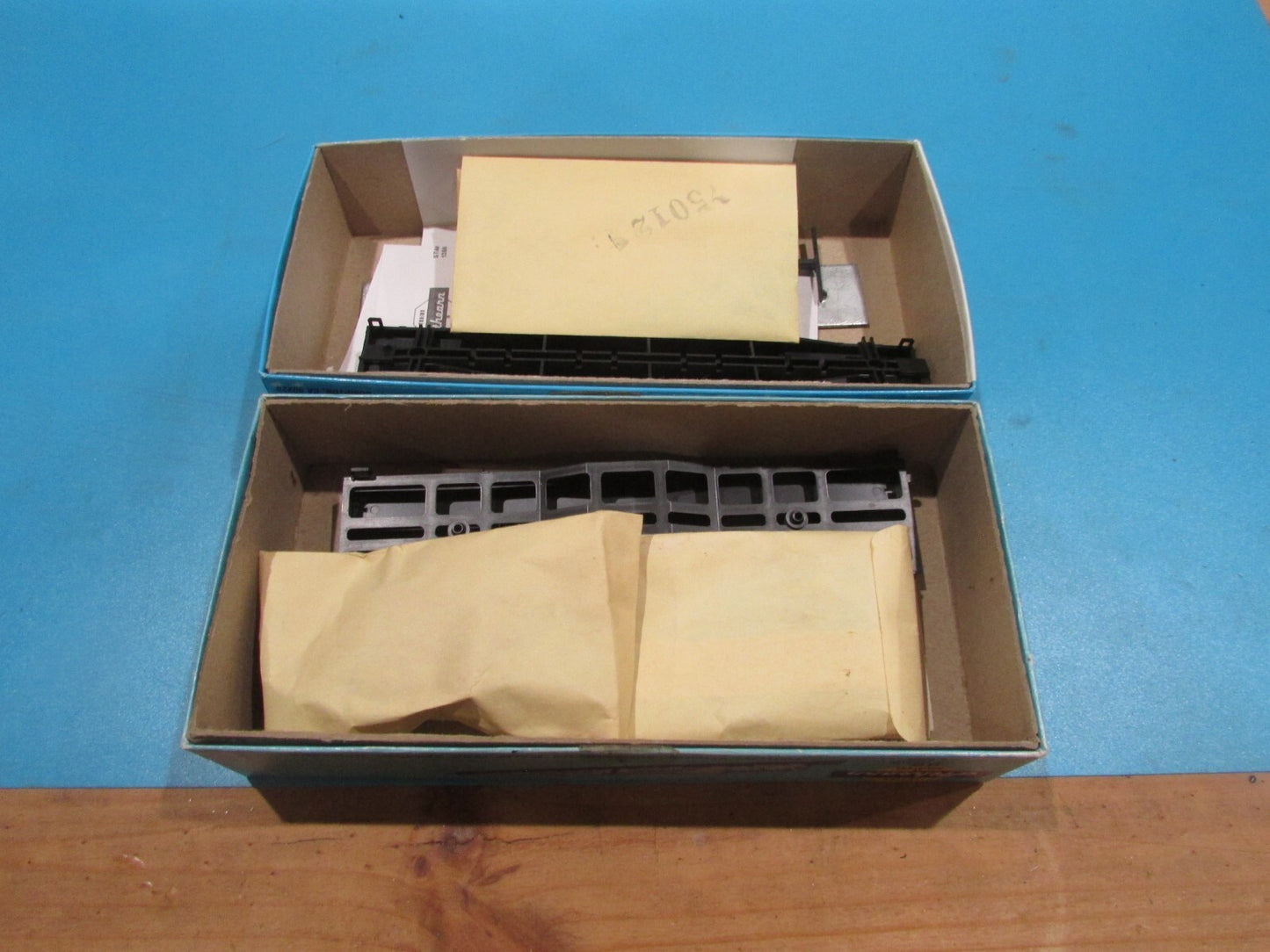 HO Scale Athearn (2) Flat Cars Undecorated Lot#1880