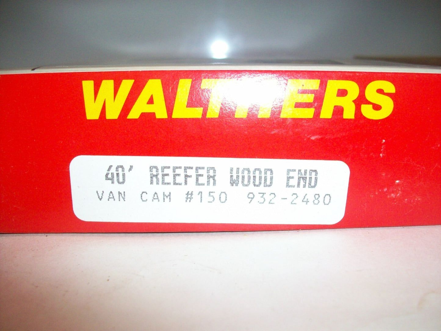 HO Scale 932-2480 Walthers 40' Reefer Wood End "Van Cam Milk Company"