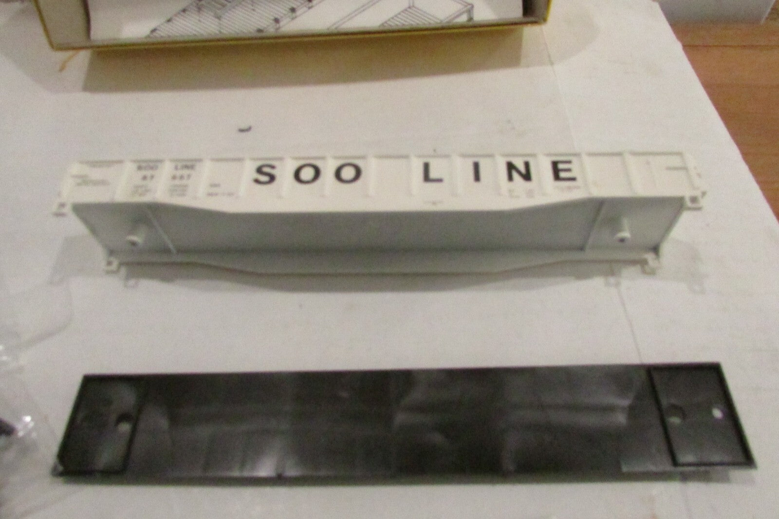 Ho Scale Accurail 67667 Soo Line 52' Gondola Kit #67667 (White) BLT 1963