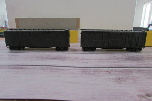 HO Scale Accurail (2) 40' O.Box Wood Ends Cars Kits Undecorated Lot#3019