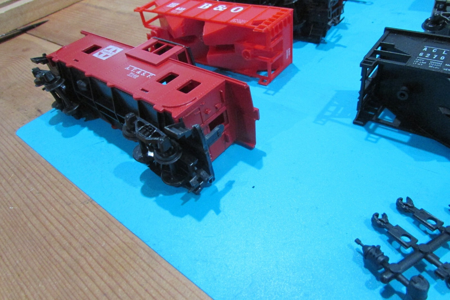 HO Scale Assorted Different Brands Shell and Part Lot#2559