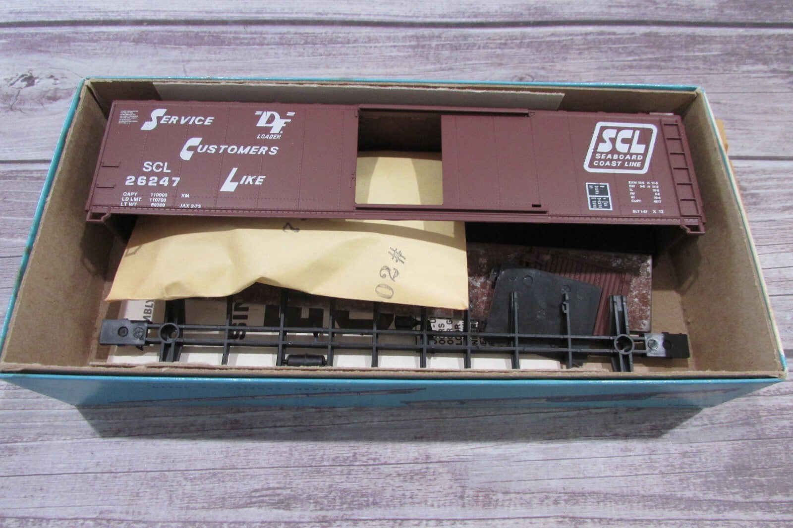 HO Scale Athearn/Rail-Runner 155 Seaboard Coast Line 50' Box Car Kit