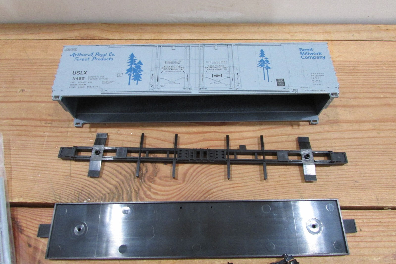HO Scale Derails West Models Bend Millwork Comp, 50' Double Plug Door  Lot#4718