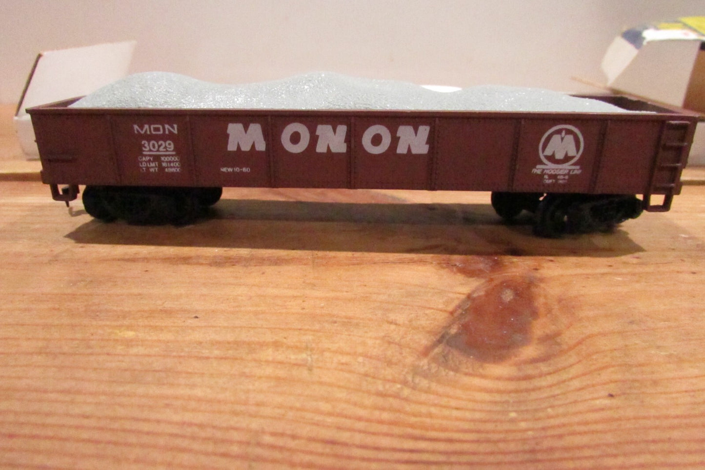 HO Scale AHM 5431C Monon Gondola with Load