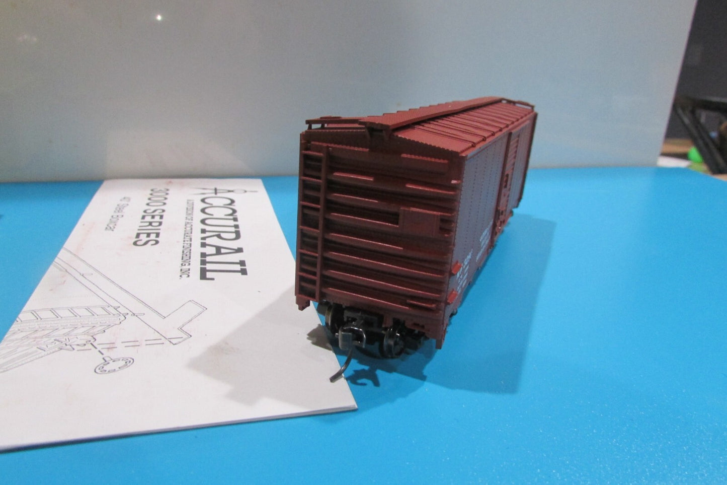 Ho Scale Accurail 3285 40' Steel AAR BoxCar M of W (oxide) Lot#0691