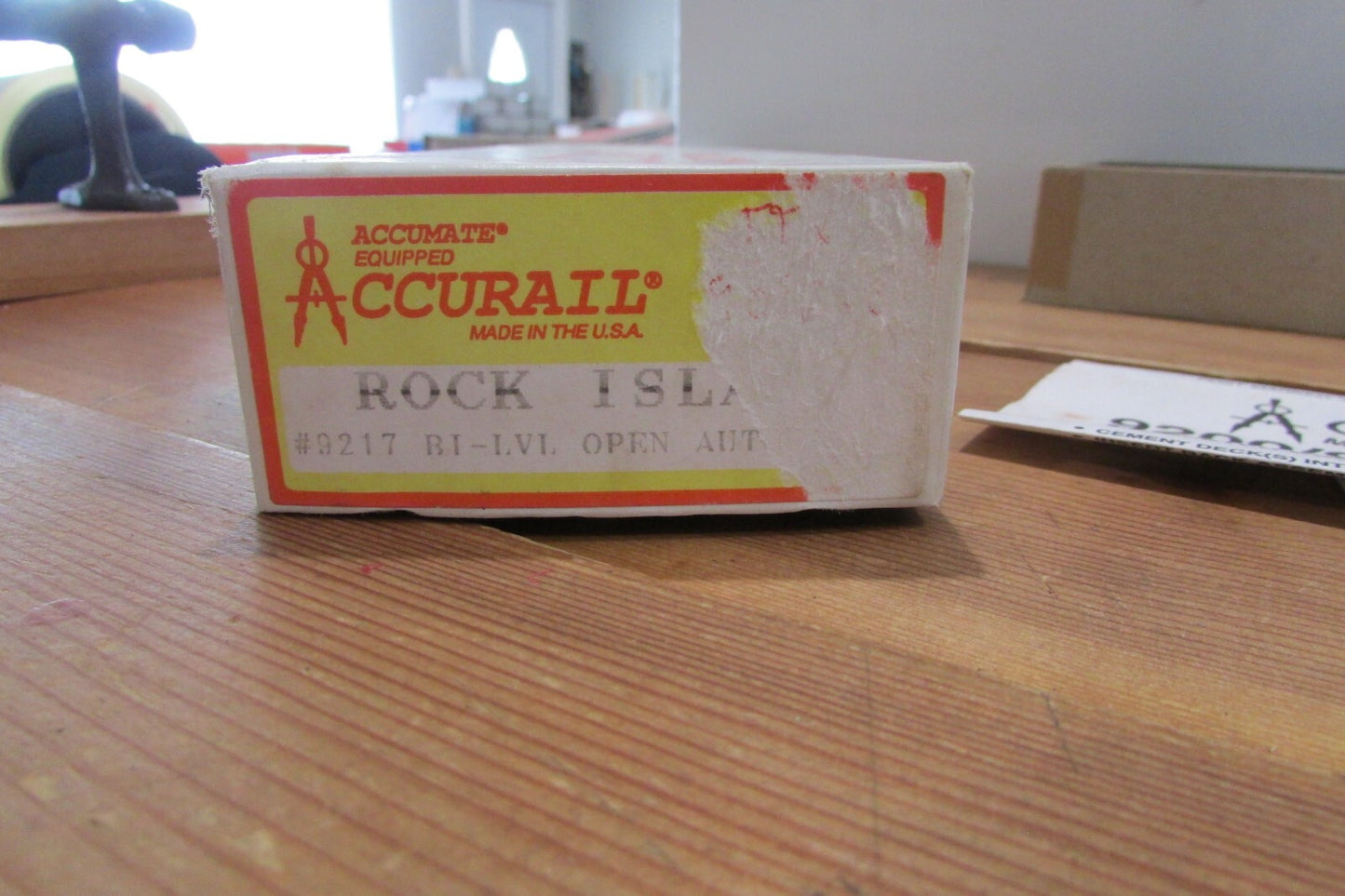 HO Scale  Accurail 9217 Bi-Lever Open Auto Rack Rock Island  Lot#4222