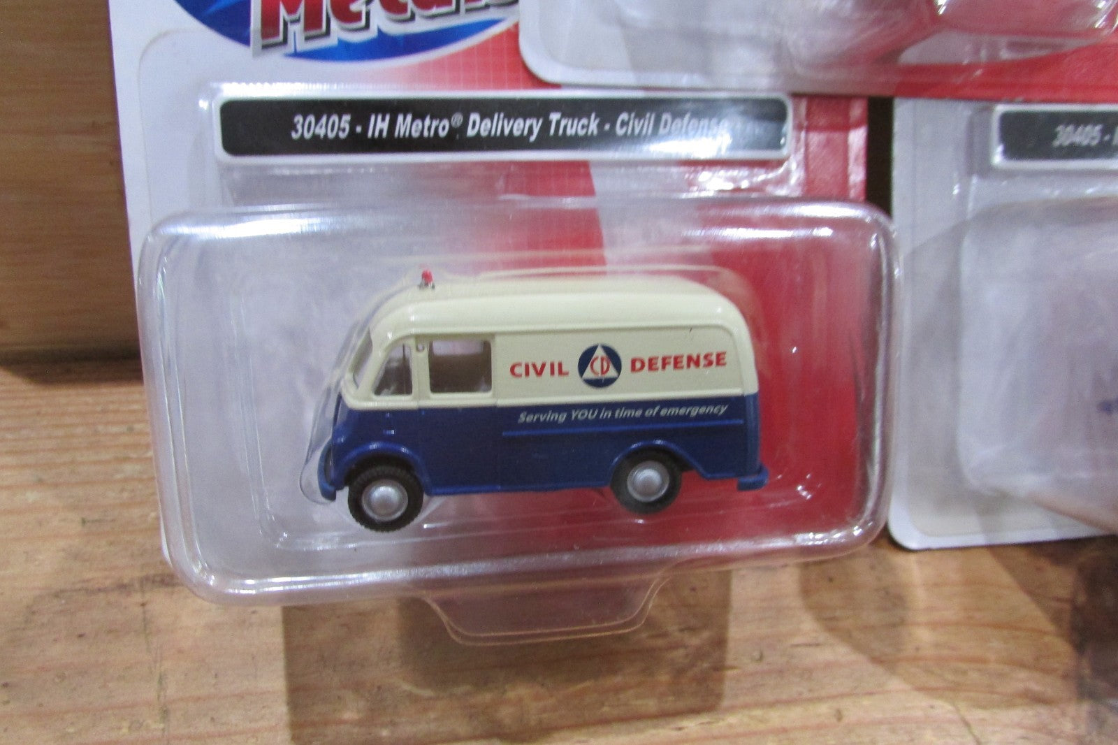 Ho Scale/1:87 Scale Classic Metal Work 30405 (3) IH Metro Delivery Truck