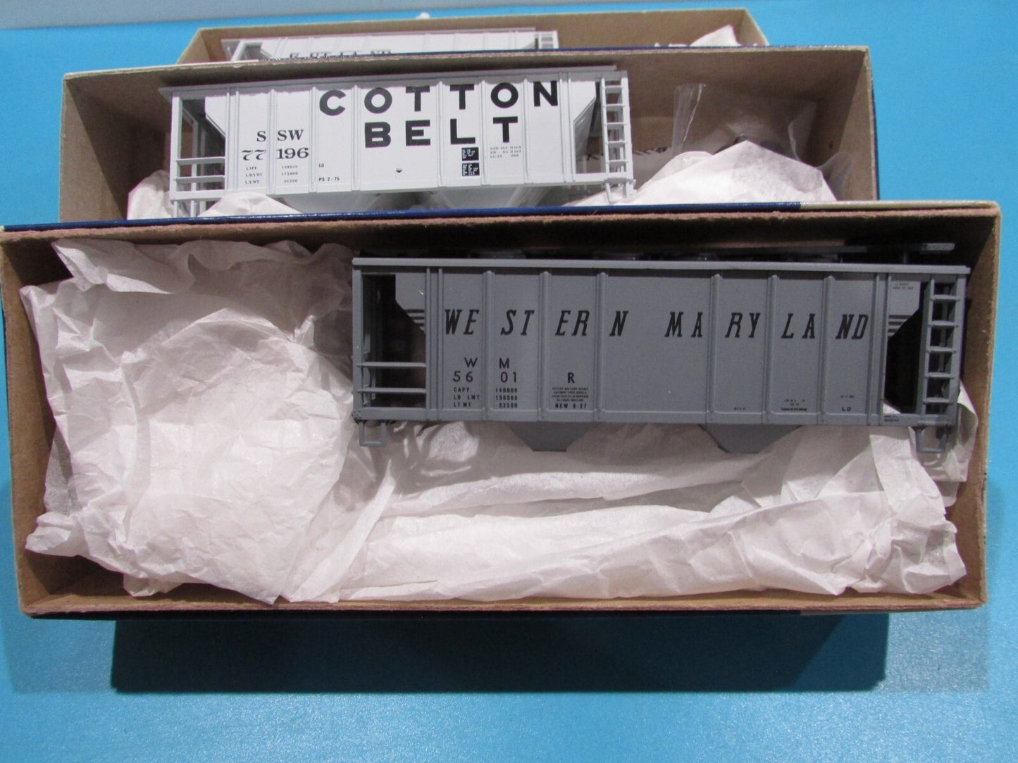 HO Scale RoundHouse (3Cars) Assorted 2Bay Hooper Cars Lot#1577