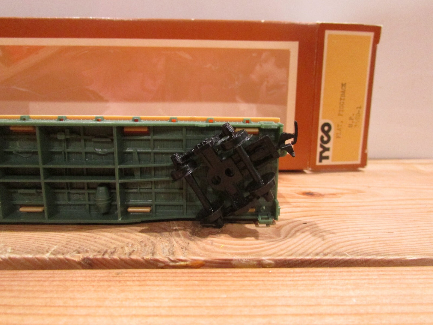 HO Scale Tyco Vintage Flat Car w/Piggyback Union Pacific  Lot#1336
