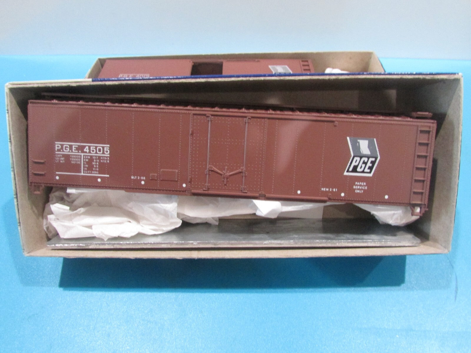HO Scale Roundhouse (2) Assorted freight Cars P.G Eastern  Lot#1927