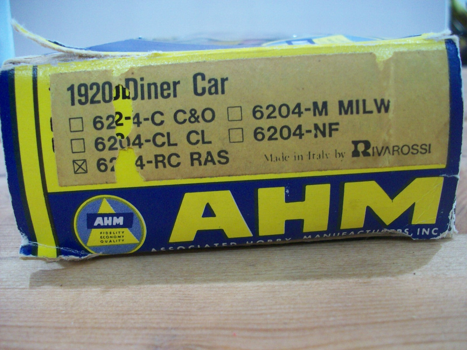 HO Scale AHM/Rivarossi Diner Car "Royar American Show" Lo#0396