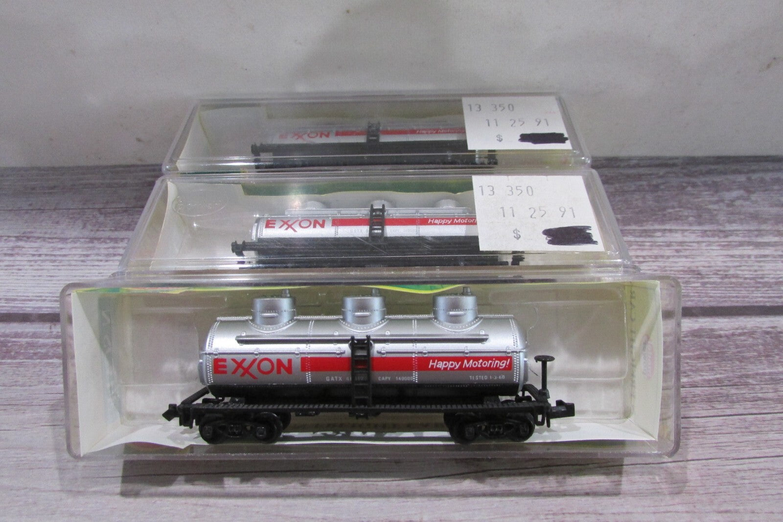 N Scale Model Power 3411 Tank Cars (3) EXXON Lot#3038