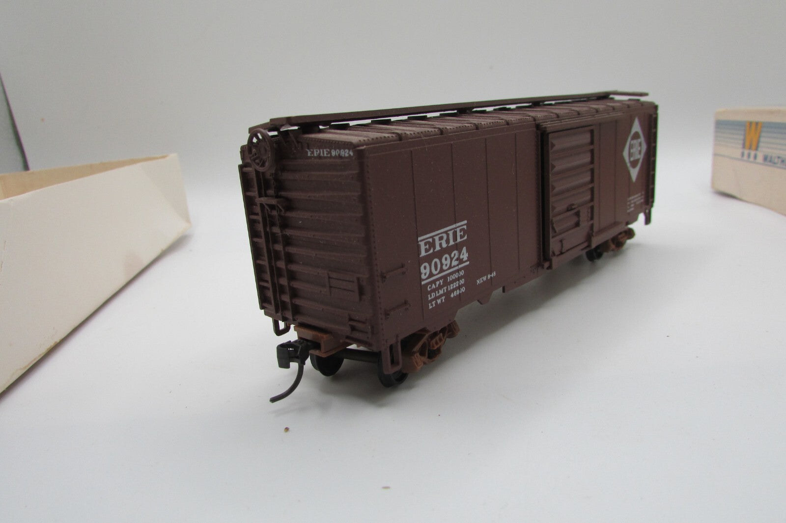 HO Scale Walthers 932-3708 40' PS1 Box Car ERIE WAL4870